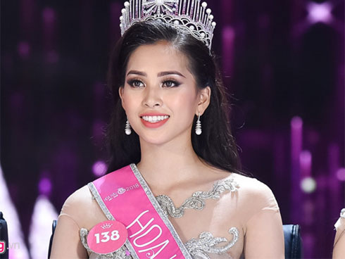Vừa đăng quang, cư dân mạng đã đặt nghi án Tân Hoa hậu Việt Nam 2018 Trần Tiểu Vy có bạn trai?-8