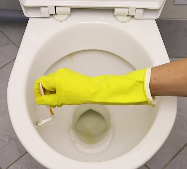 Đừng vội vứt chiếc bàn chải đánh răng đã cũ đi vì nó có thể giúp bạn làm những việc không thể ngờ tới-1