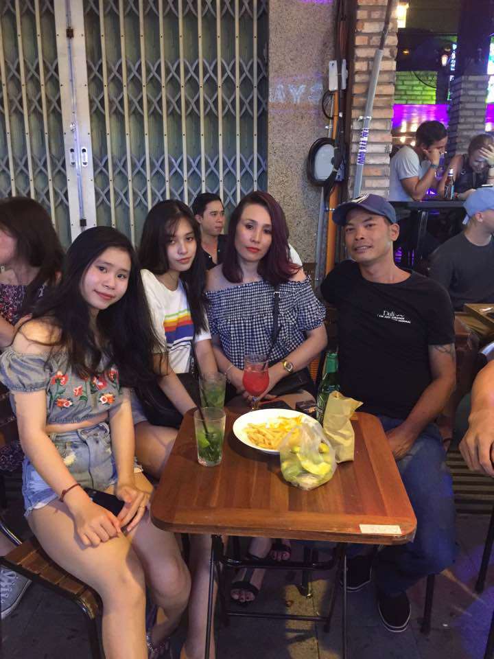 Bố mẹ tân Hoa hậu Tiểu Vy gây sốt bởi trẻ trung, chất chơi gấp mấy lần con gái-7