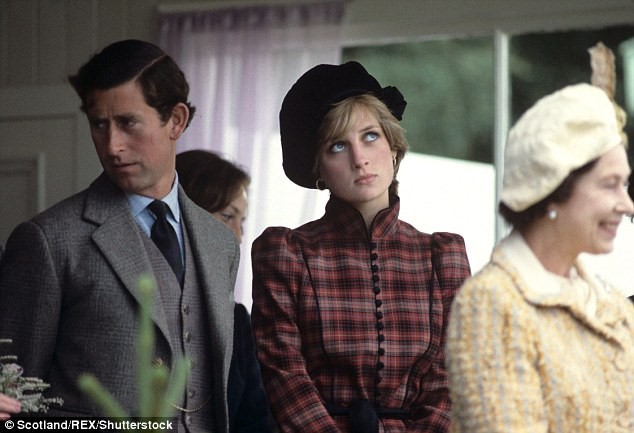 Nhìn loạt khoảnh khắc lạnh nhạt của Thái tử Charles và Công nương Diana mới thấy, cuộc hôn nhân không tình yêu này sớm hay muộn cũng phải kết thúc-3