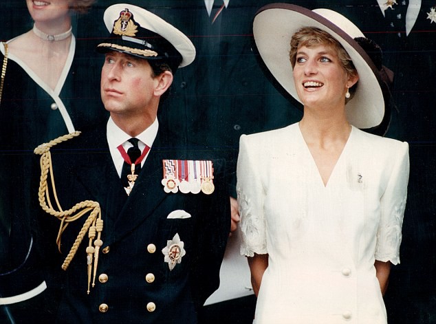 Nhìn loạt khoảnh khắc lạnh nhạt của Thái tử Charles và Công nương Diana mới thấy, cuộc hôn nhân không tình yêu này sớm hay muộn cũng phải kết thúc-5