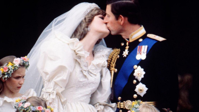 Nhìn loạt khoảnh khắc lạnh nhạt của Thái tử Charles và Công nương Diana mới thấy, cuộc hôn nhân không tình yêu này sớm hay muộn cũng phải kết thúc-12