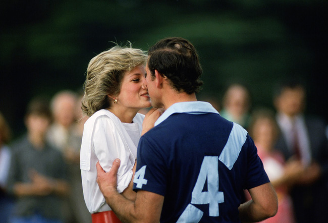 Nhìn loạt khoảnh khắc lạnh nhạt của Thái tử Charles và Công nương Diana mới thấy, cuộc hôn nhân không tình yêu này sớm hay muộn cũng phải kết thúc-9