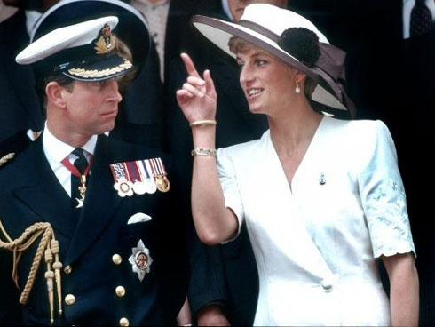 Không chỉ bóp nghẹt Công nương Diana bằng câu nói phũ phàng, Thái tử Charles còn viết lá thư bí mật thừa nhận không thể quen với việc làm cha-3