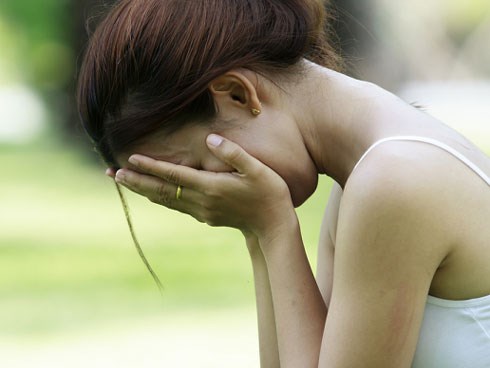 Để chồng rửa chân hộ, tôi bị mẹ chồng úp cả chậu nước rửa chân lên đầu