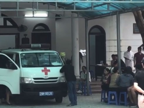 Video: Người nhà đón thi thể nạn nhân tử vong đêm nhạc hội về mai táng