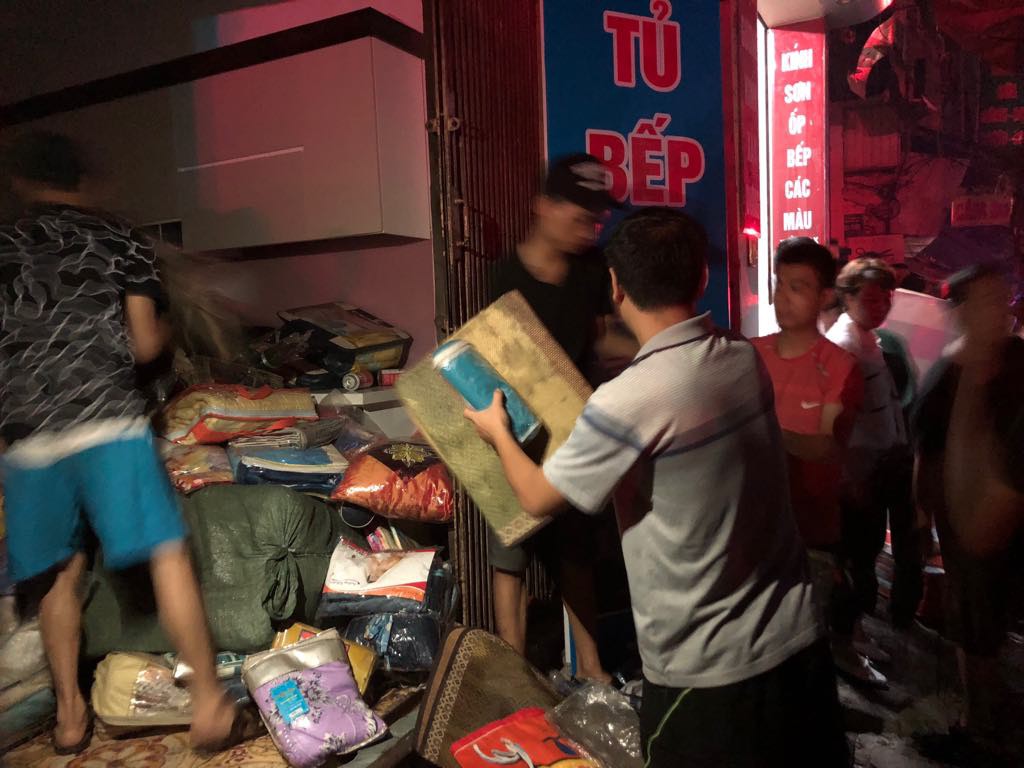 Cháy cực lớn khu trọ tại dốc BV Nhi Trung ương, hàng trăm người hoảng loạn-7