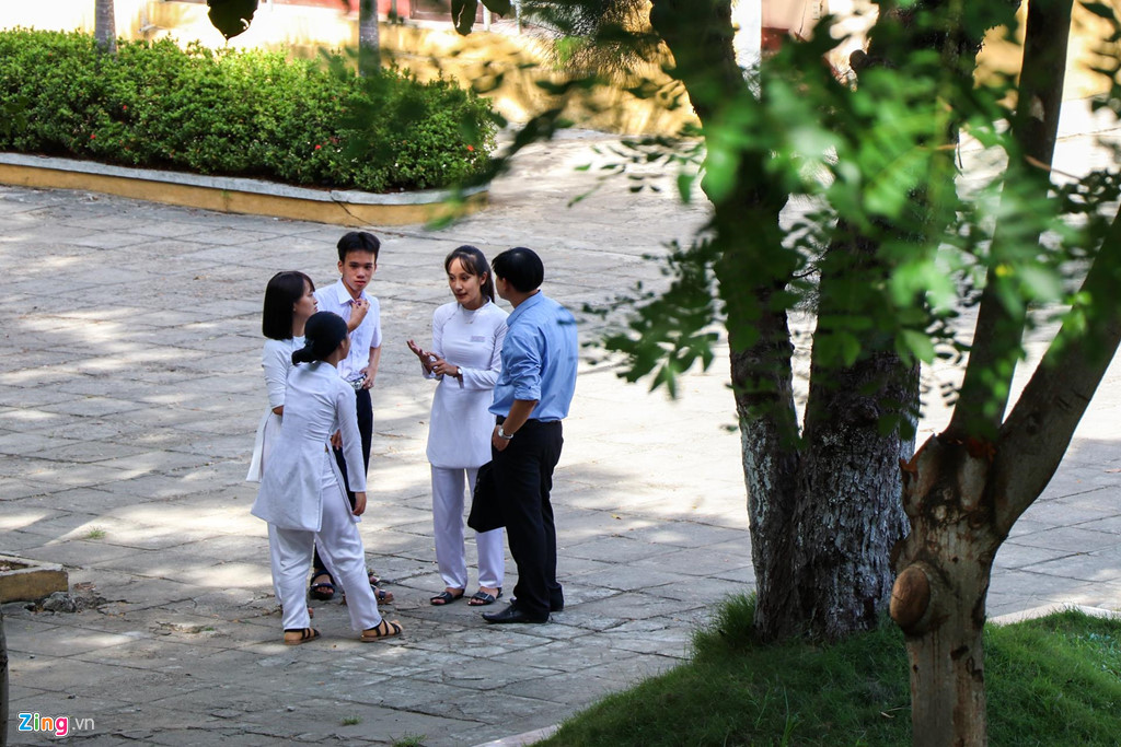 Hiệu trưởng: Hoa hậu Tiểu Vy học trung bình khá nhưng chăm ngoan-3