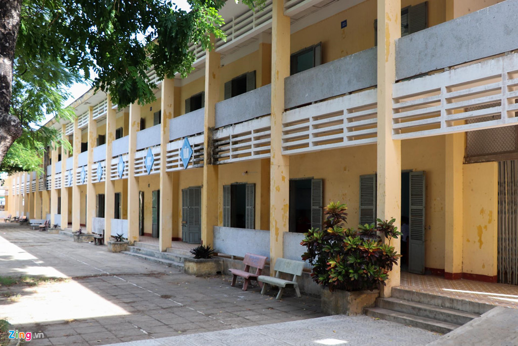 Hiệu trưởng: Hoa hậu Tiểu Vy học trung bình khá nhưng chăm ngoan-7