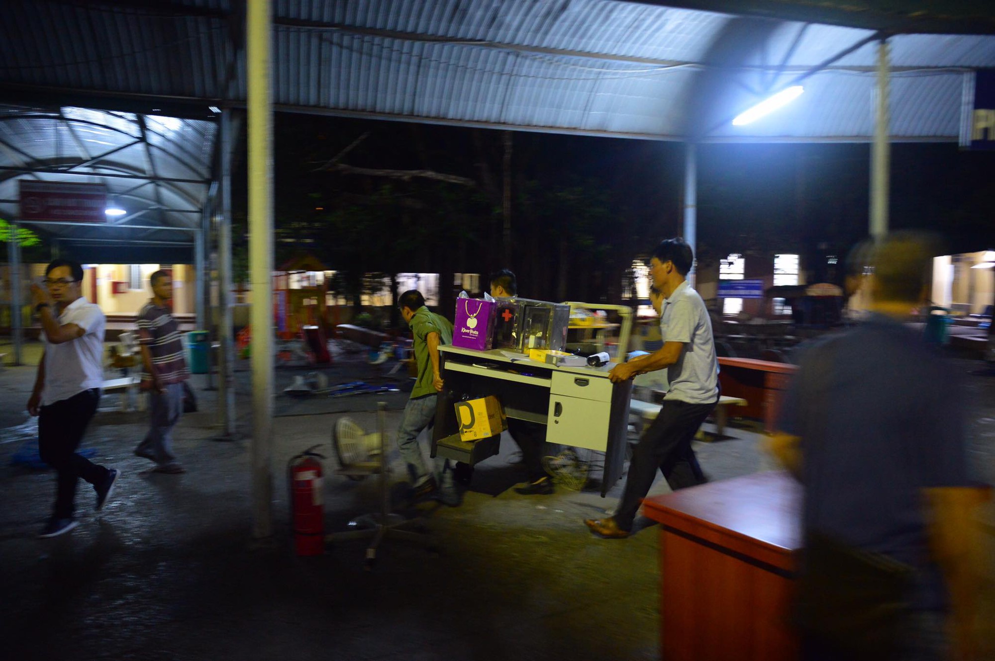 Cháy cực lớn khu trọ tại dốc BV Nhi Trung ương, hàng trăm người hoảng loạn-13