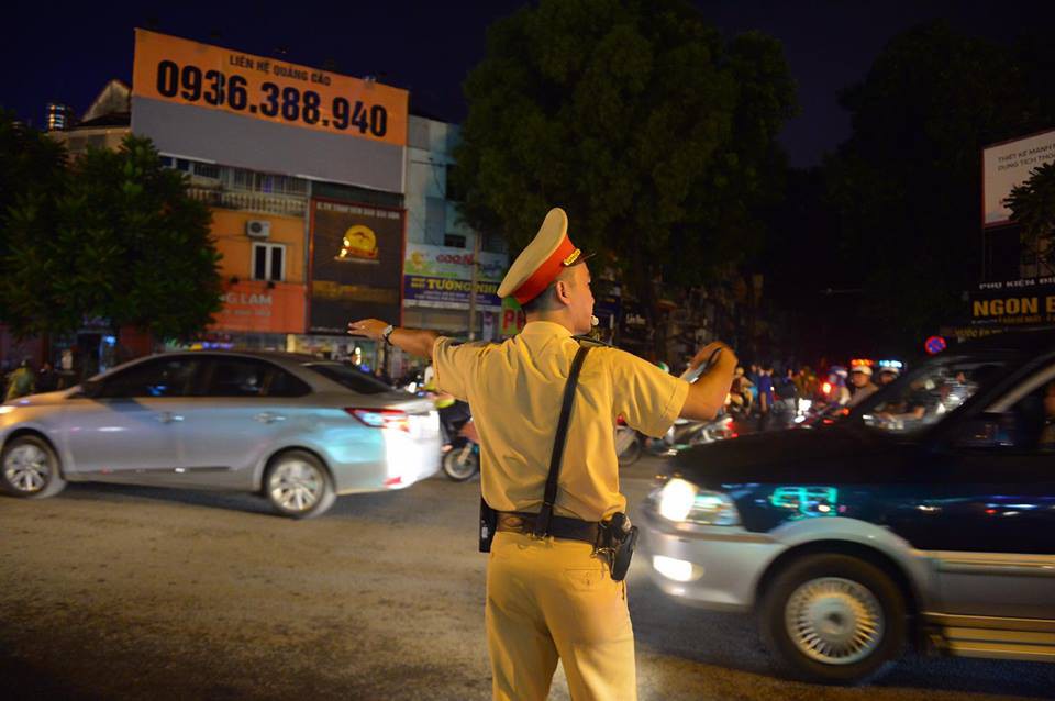 Cháy cực lớn khu trọ tại dốc BV Nhi Trung ương, hàng trăm người hoảng loạn-19