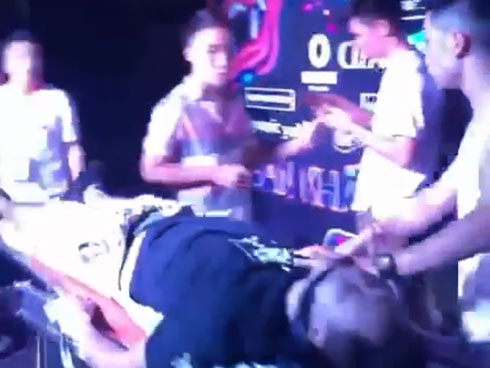 Vụ 7 người chết ở Tây Hồ: Bóng cười bán tại đêm nhạc hội-4