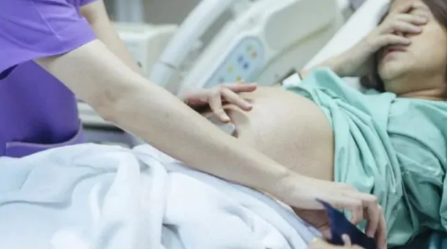 Bé sinh non bị đứt lìa người vì sai lầm của bác sĩ trong lúc đỡ đẻ-2