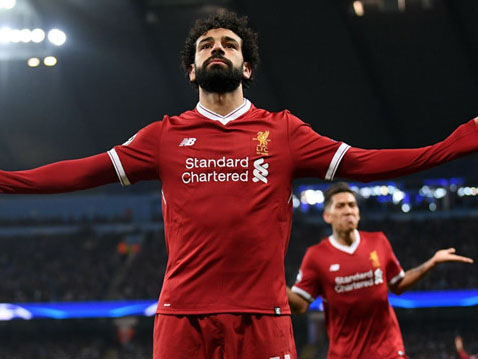 Sao Liverpool cắm đầu vào game, bỏ rơi cô bạn gái nóng bỏng ngồi buồn thiu trên giường-5