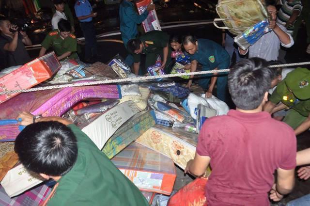 Bệnh nhân, tiểu thương thất thần trước vụ cháy dữ dội gần Bệnh viện Nhi Trung ương-11