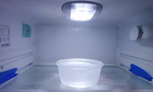 Đây là lý do cực hay khiến chị em mách nhau đặt bát nước trong tủ lạnh mỗi buổi tối-2