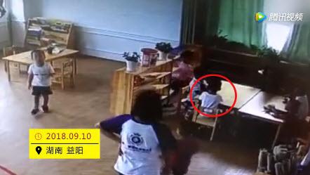 Con 4 tuổi tử vong sau bữa trưa ở trường, mẹ khóc ngất lúc biết sự thật khi xem camera-1