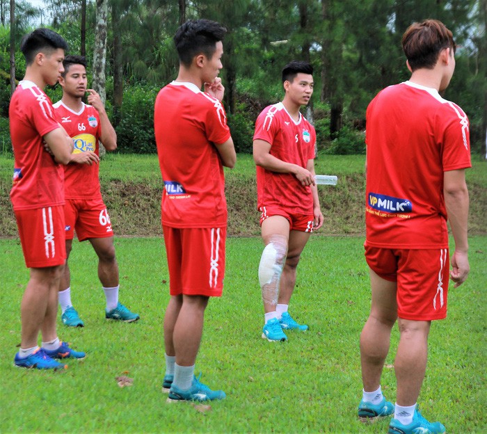 Văn Thanh đau nhẹ, Văn Toàn miệt mài tập sút penalty trước trận gặp Hà Nội-5