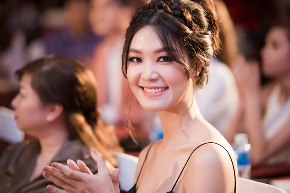 4 người đẹp đăng quang Hoa hậu Việt Nam ở tuổi 18-9
