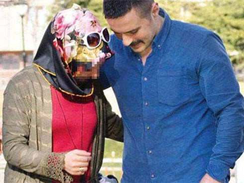 Chồng mới chết 2 tháng, vợ đã vụng trộm với con rể, bị con trai phát hiện