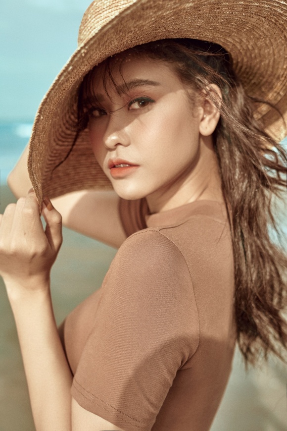 Gái 1 con Trương Quỳnh Anh đầy ướt át khi diện bikini bốc lửa-15