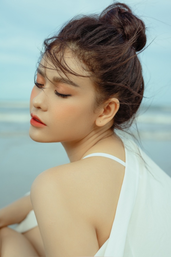 Gái 1 con Trương Quỳnh Anh đầy ướt át khi diện bikini bốc lửa-6