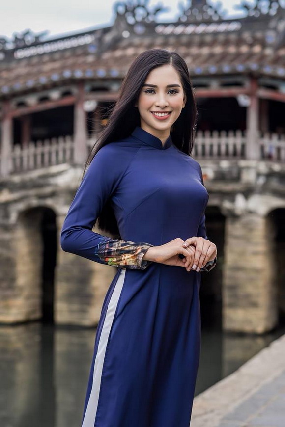 Trọn vẹn vẻ đẹp mộc mạc của Hoa hậu Trần Tiểu Vy trong bộ ảnh áo dài chụp tại Hội An-10