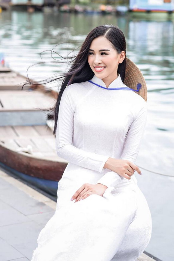 Trọn vẹn vẻ đẹp mộc mạc của Hoa hậu Trần Tiểu Vy trong bộ ảnh áo dài chụp tại Hội An-13