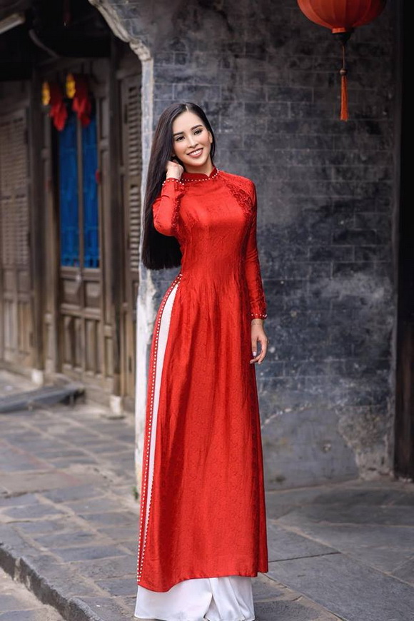 Trọn vẹn vẻ đẹp mộc mạc của Hoa hậu Trần Tiểu Vy trong bộ ảnh áo dài chụp tại Hội An-14