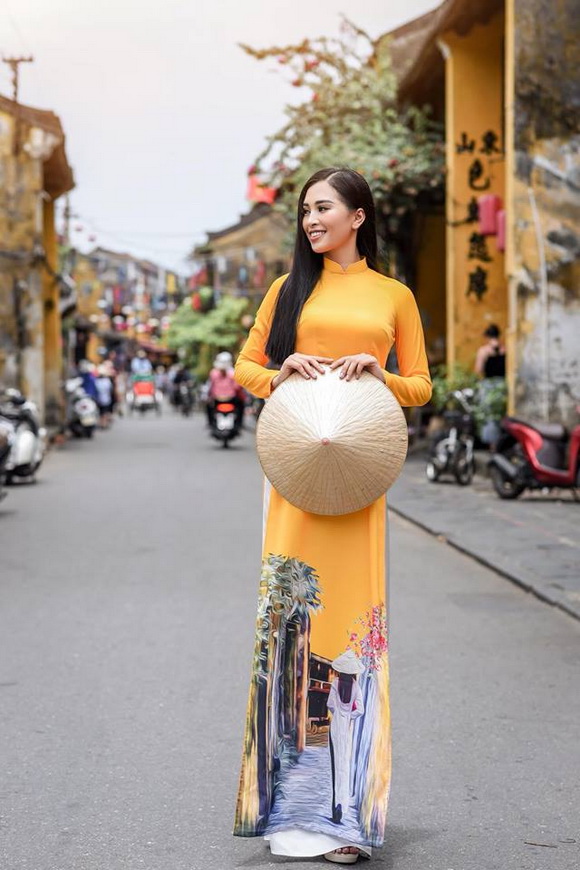 Trọn vẹn vẻ đẹp mộc mạc của Hoa hậu Trần Tiểu Vy trong bộ ảnh áo dài chụp tại Hội An-2
