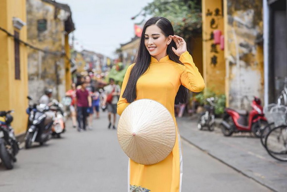 Trọn vẹn vẻ đẹp mộc mạc của Hoa hậu Trần Tiểu Vy trong bộ ảnh áo dài chụp tại Hội An-5