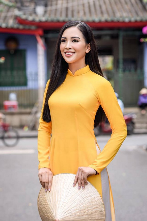 Trọn vẹn vẻ đẹp mộc mạc của Hoa hậu Trần Tiểu Vy trong bộ ảnh áo dài chụp tại Hội An-8