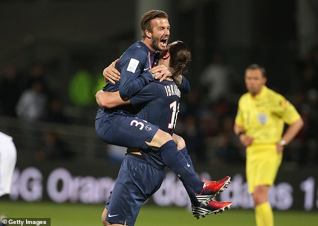 Beckham chúc mừng Ibrahimovic nhưng không quên đá xoáy đúng kiểu bạn thân-1