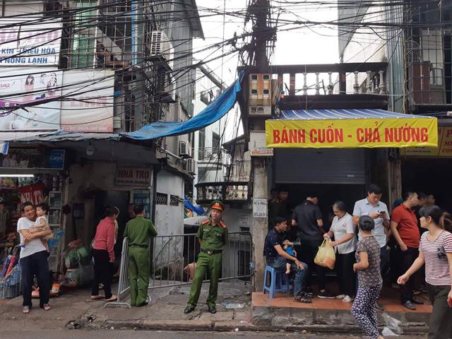 Vụ cháy lớn gần viện Nhi: Xót xa cảnh bà 60 tuổi, ôm cháu mắc ung thư ngủ vỉa hè-3