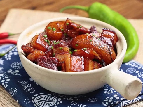 Tuyệt chiêu mới cho món thịt heo kho: Cho thêm 1 quả lê vào nồi chỉ 15 phút sau là có ngay món ăn ngon hơn cả mong đợi