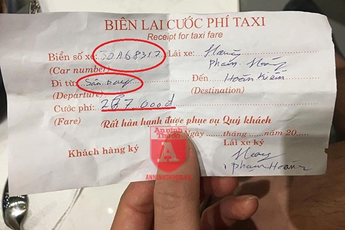 Đi 2km, vị khách Nhật Bản bị taxi dù chém 100.000 đồng/km-3