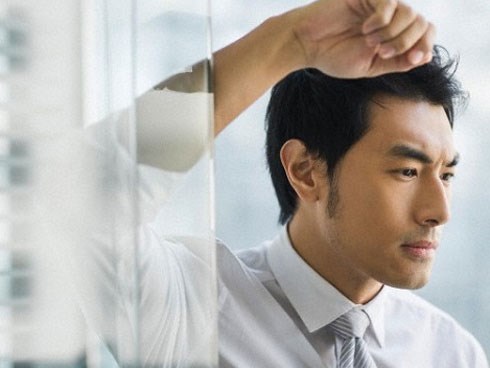 Người yêu cũ mời đến tiệc đầy tháng con, anh chàng đang phân vân thì dân mạng xúm vào trêu ghẹo: Đi đi xem bé giống mình không