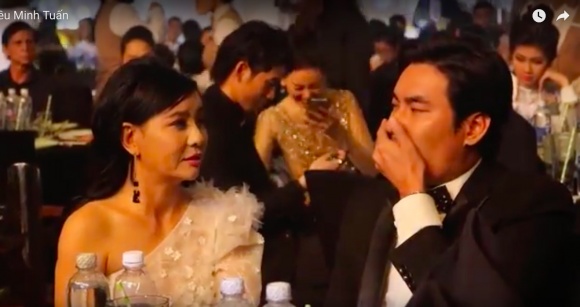 Kiều Minh Tuấn gây sốt khi ngồi bên Cát Phượng lại lầm lũi, kém vui và chăm chú vào điện thoại-4