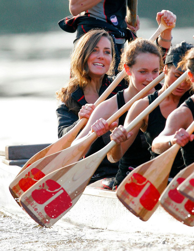 Người hâm mộ sục sôi trước một loạt ảnh quá khứ được khai quật mà Công nương Kate không bao giờ muốn nhìn lại-9