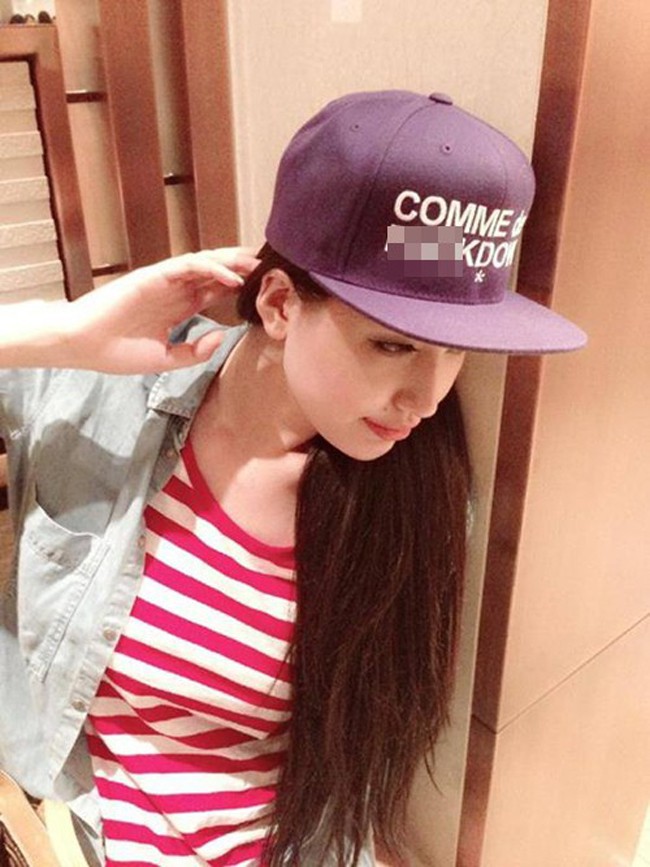 Để tóc giật giũ đã đành, phải chăng Hoàng Thùy quyết tâm phá hình tượng Á Hậu với váy in chữ phản cảm?-3