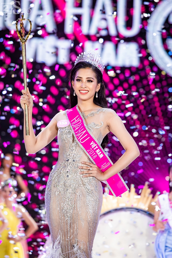 Khi trút bỏ lớp son phấn hỗ trợ, Hoa hậu Việt Nam nào sở hữu mặt mộc đáng ngưỡng mộ nhất?-1