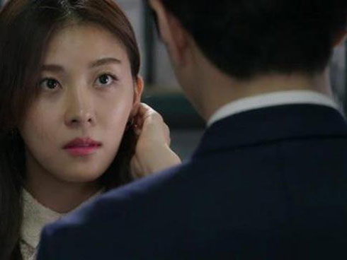 Đến phá đám cưới tình cũ, cô gái không ngờ mình bị chú rể chơi lại-2