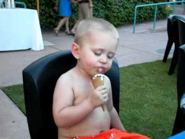 Trời đánh tránh bữa ăn, thế mà cơn buồn ngủ lại ập tới-1