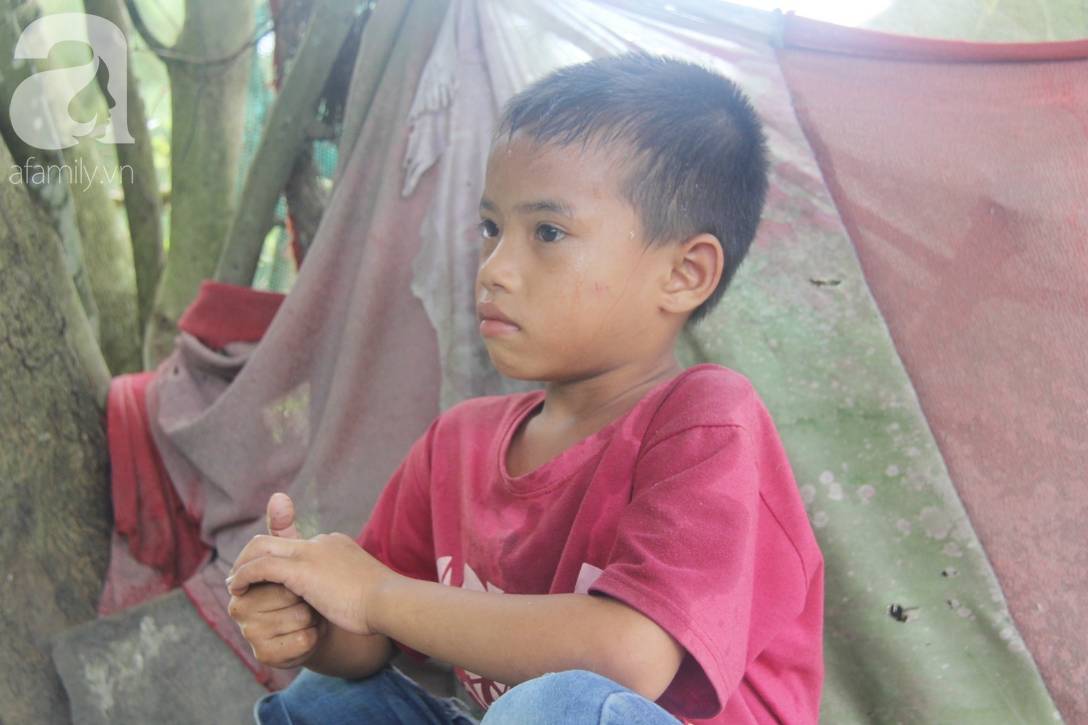 Mẹ bỏ đi lấy chồng, hai đứa trẻ 4 và 7 tuổi không được đi học, phải vào viện chăm cha bệnh tật-8