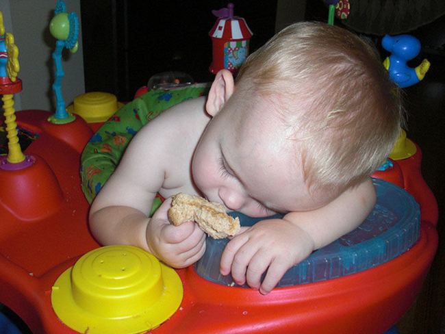 Trời đánh tránh bữa ăn, thế mà cơn buồn ngủ lại ập tới-13