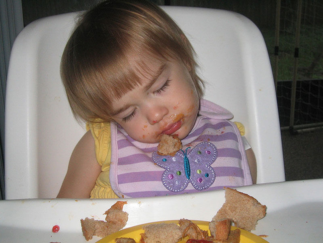 Trời đánh tránh bữa ăn, thế mà cơn buồn ngủ lại ập tới-6