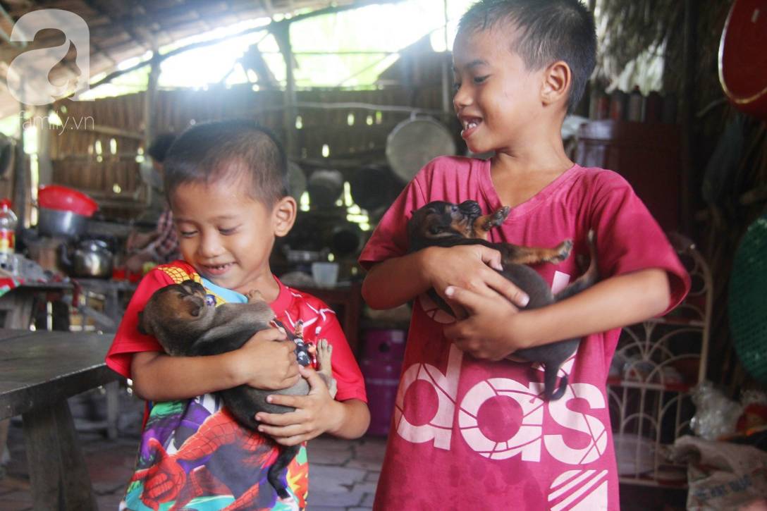 Mẹ bỏ đi lấy chồng, hai đứa trẻ 4 và 7 tuổi không được đi học, phải vào viện chăm cha bệnh tật-11