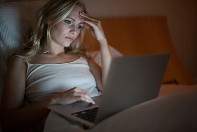 Tò mò xem máy tính chồng, vợ chết lặng khi phát hiện ra bí mật che giấu bấy lâu nay-2