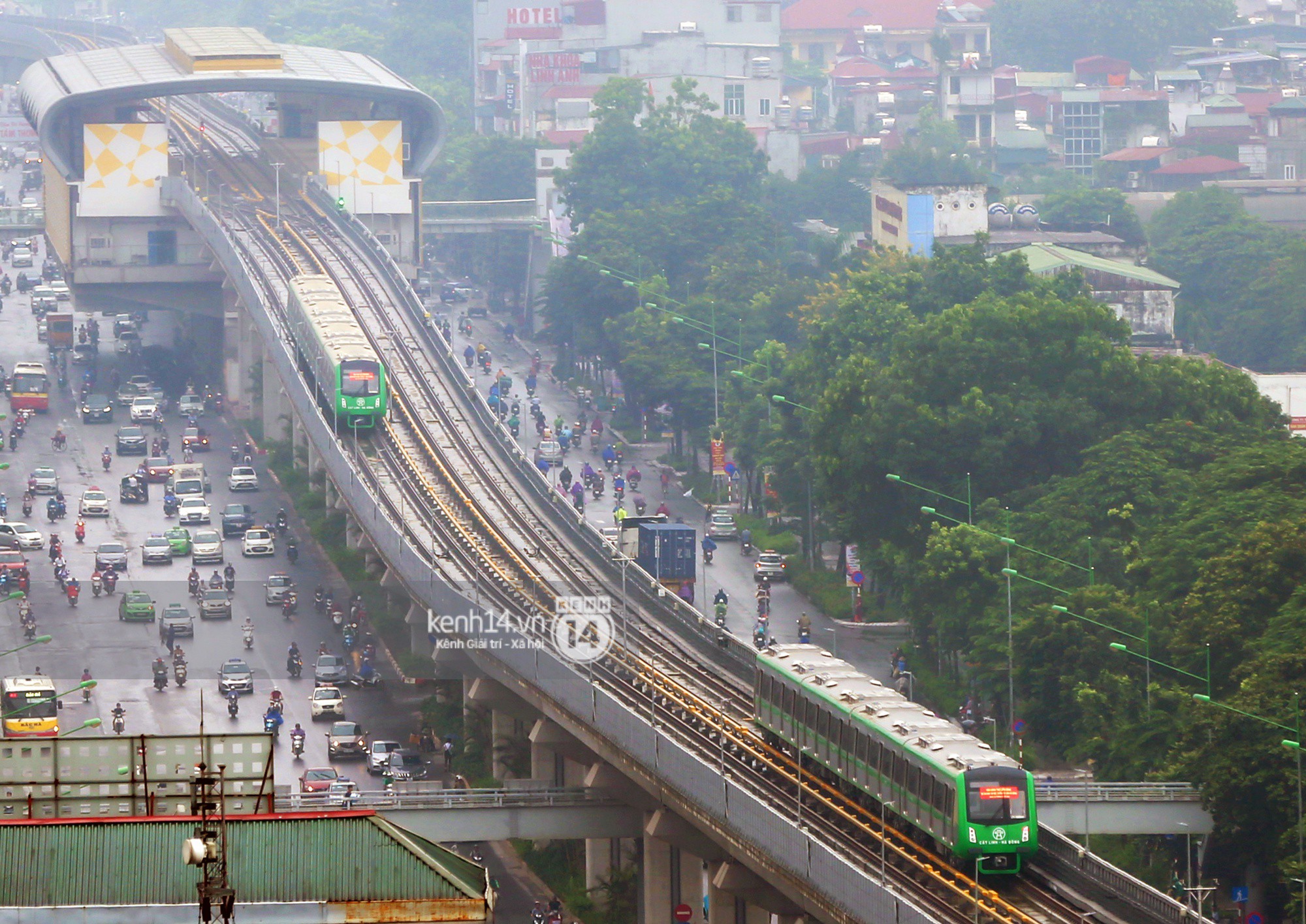 4 đoàn tàu đường sắt trên cao bất ngờ di chuyển trong mưa trước ngày chạy thử-10