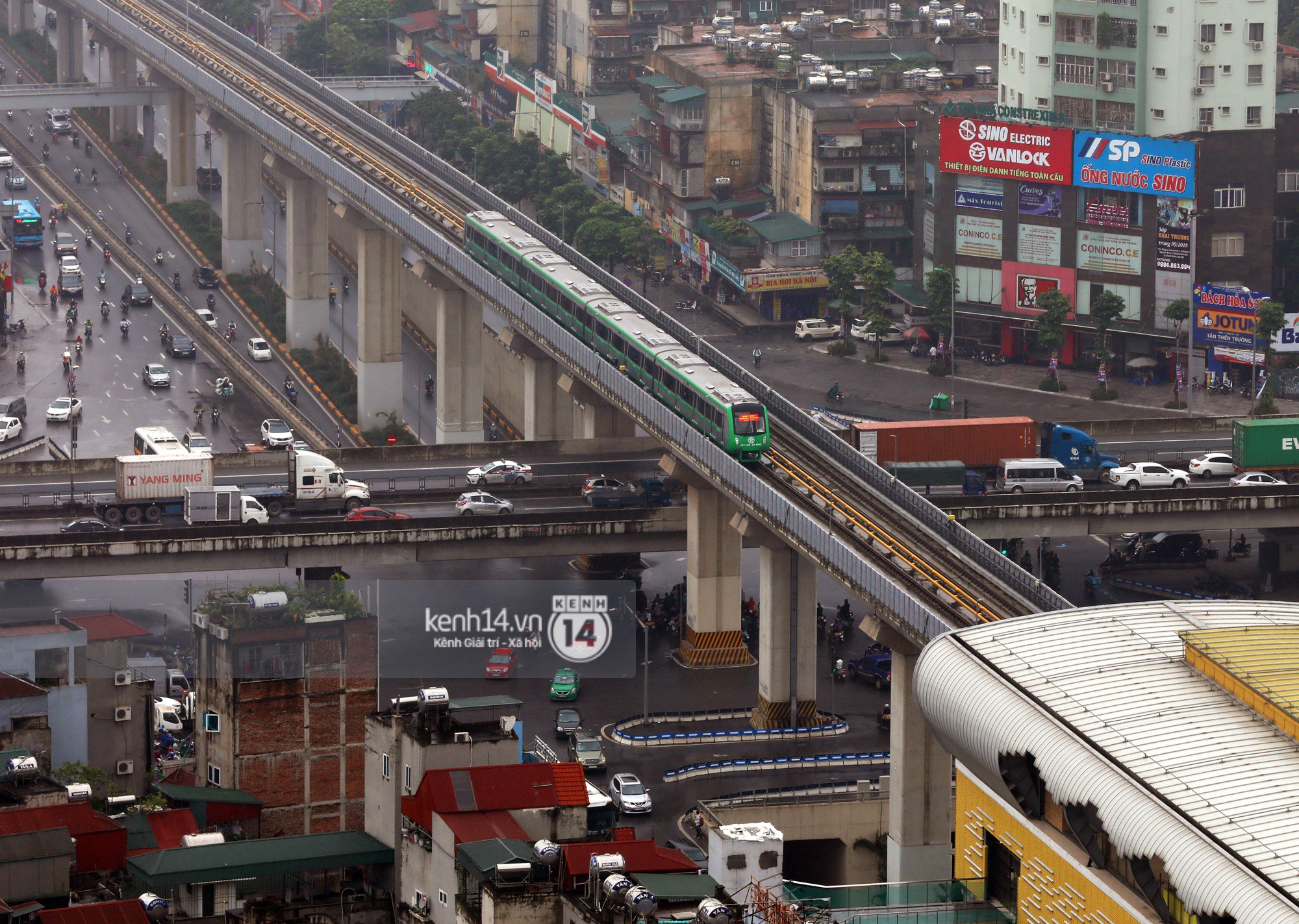 4 đoàn tàu đường sắt trên cao bất ngờ di chuyển trong mưa trước ngày chạy thử-15